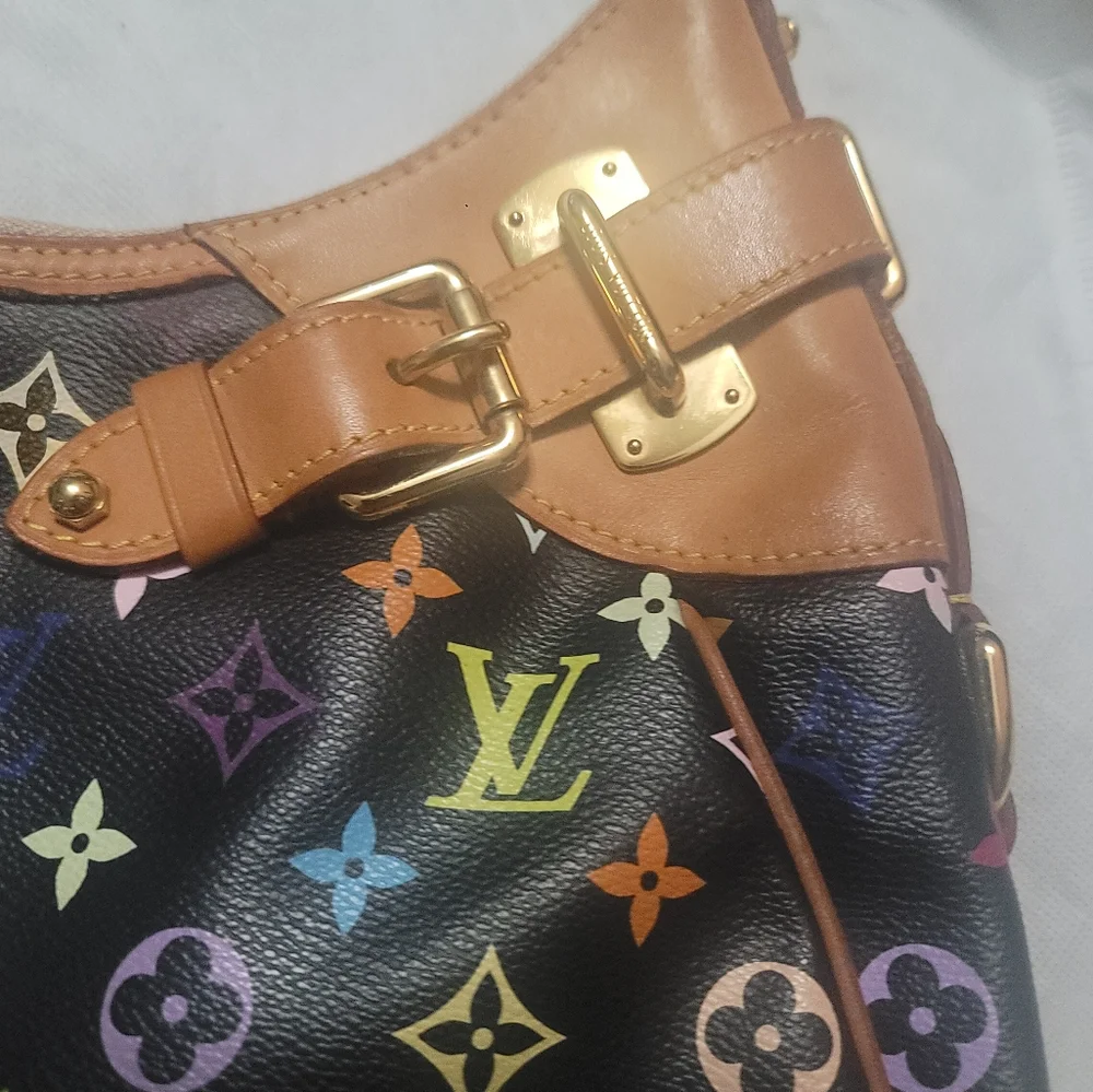 GET IN GIVE AWAY FOR THIS BAG!!  $50 BUNDLE OR PURCHASE $50 Mystery Box $2400 - Picture 7 of 14